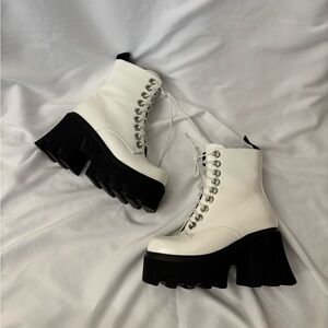 LAMODA Run To You Platform Boots -White